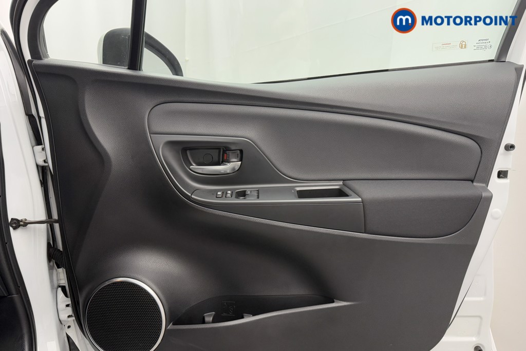 Used Toyota Yaris 2020 for sale - 76491768: Photo 28