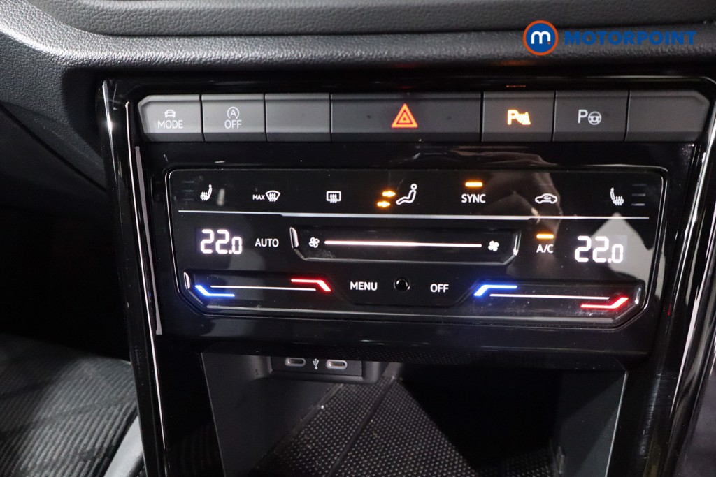 Used Volkswagen T-Roc 2024 for sale - 77872851: Photo 29