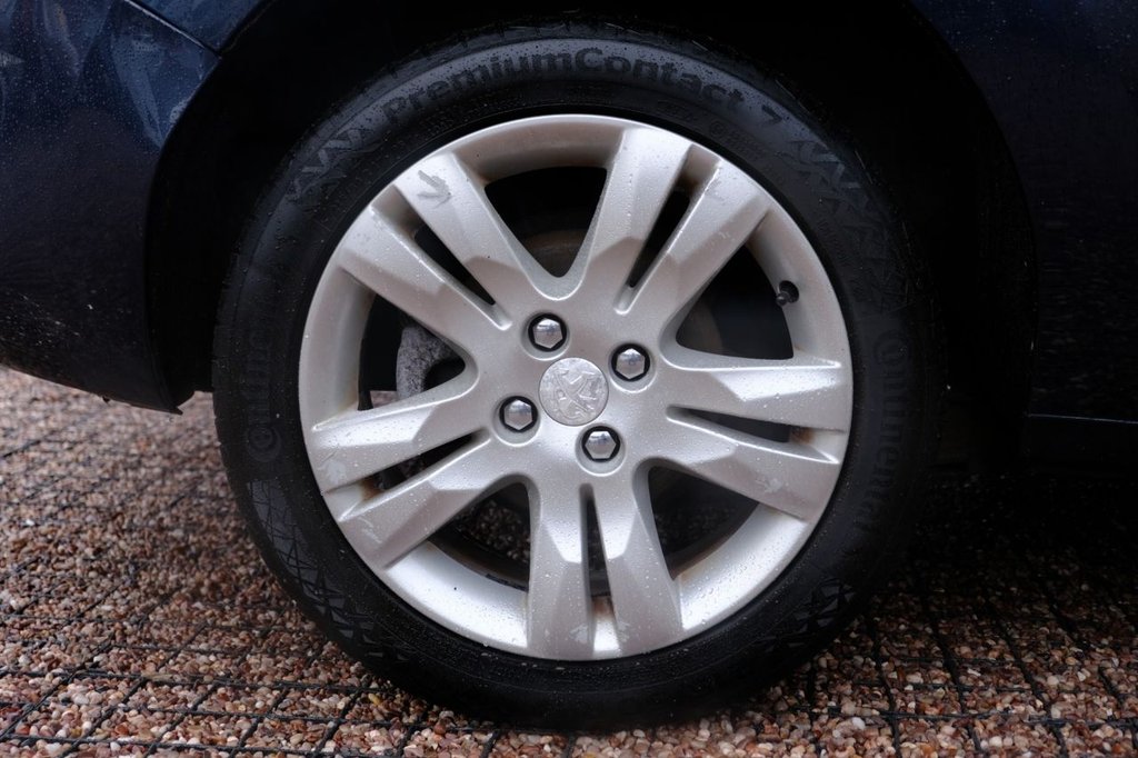 Used Peugeot 5008 2015 for sale - 77952277: Photo 4