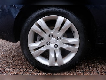 Used Peugeot 5008 2015 for sale - 77952277: Photo