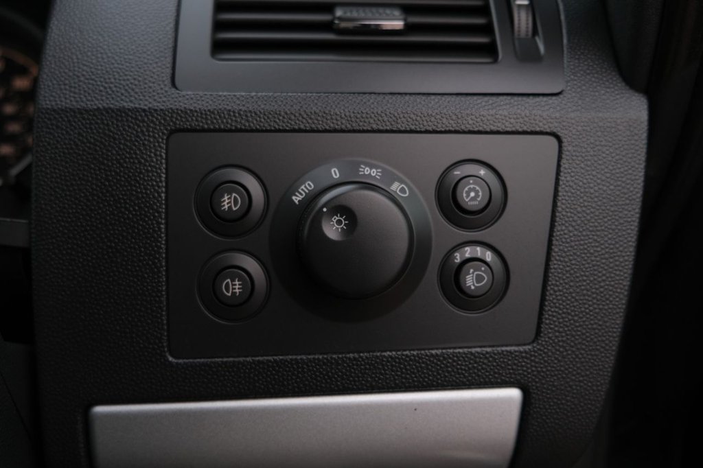 Used Vauxhall Zafira 2010 for sale - 77427917: Photo 21