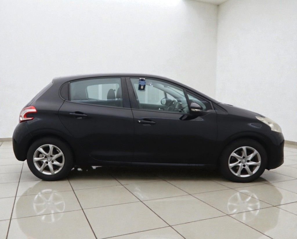 Used Peugeot 208 2013 for sale - 77850212: Photo 13