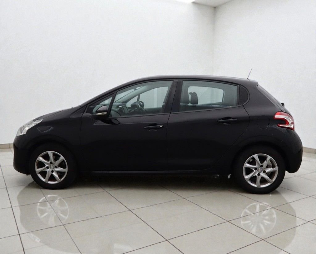 Used Peugeot 208 2013 for sale - 77850212: Photo 15