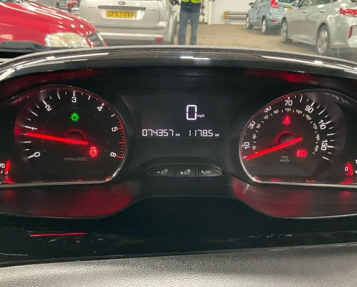 Used Peugeot 208 2013 for sale - 77850212: Photo 7