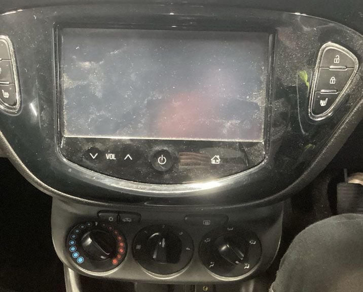 Used Vauxhall Corsa 2015 for sale - 77427930: Photo 2