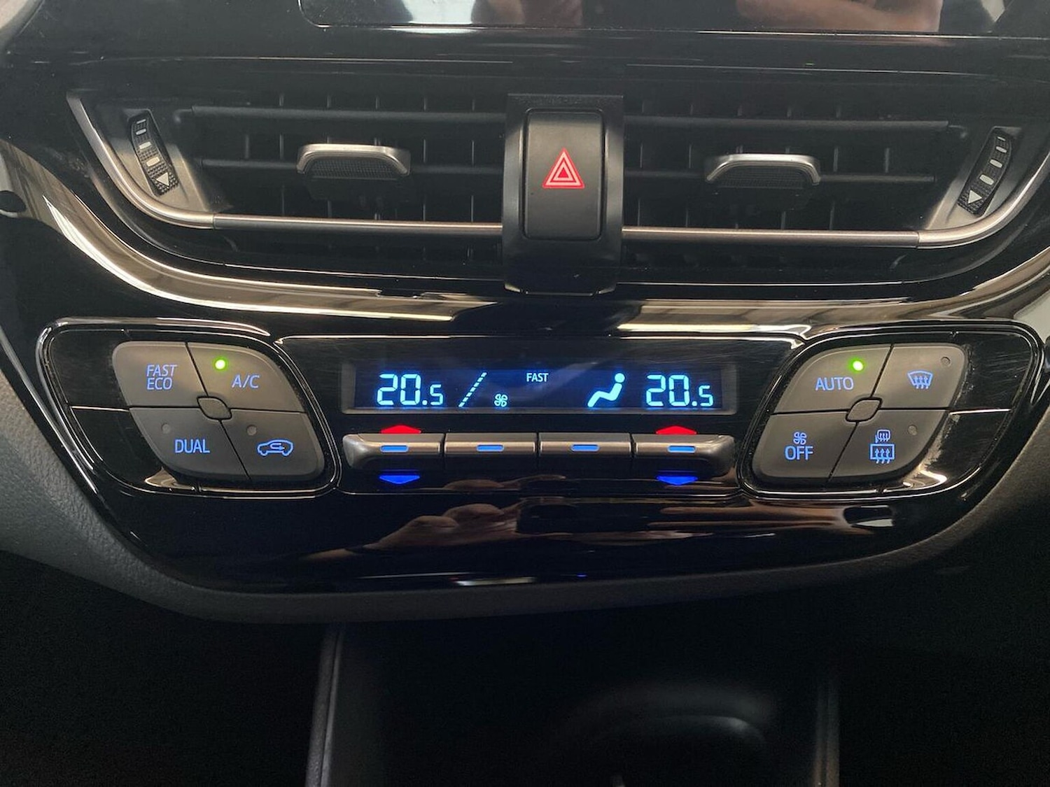 Used Toyota C-HR 2020 for sale - 76331052: Photo 12