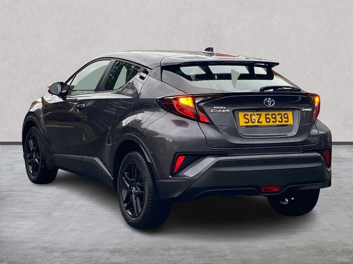 Used Toyota C-HR 2020 for sale - 76331052: Photo 2