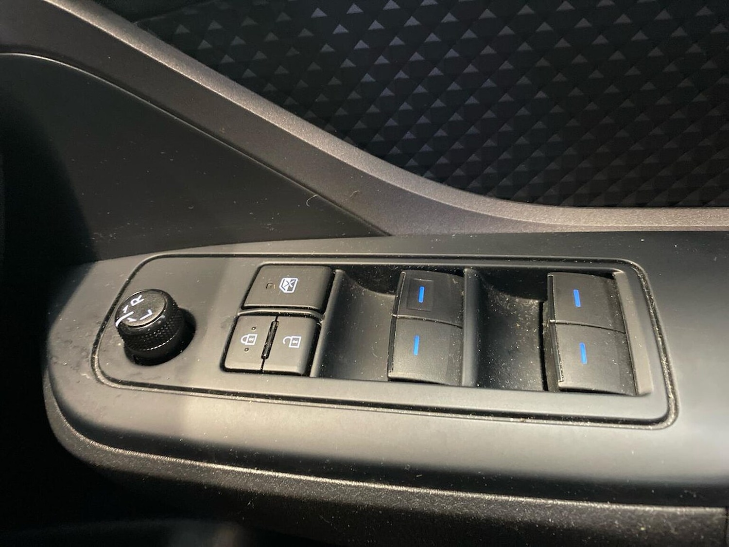 Used Toyota C-HR 2020 for sale - 76331052: Photo 21