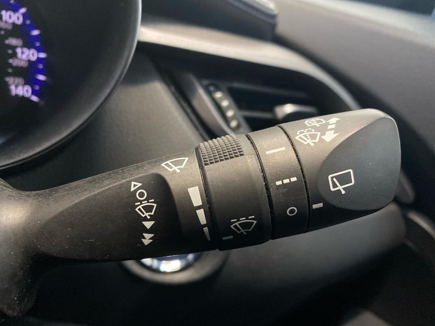 Used Toyota C-HR 2020 for sale - 76331052: Photo 27