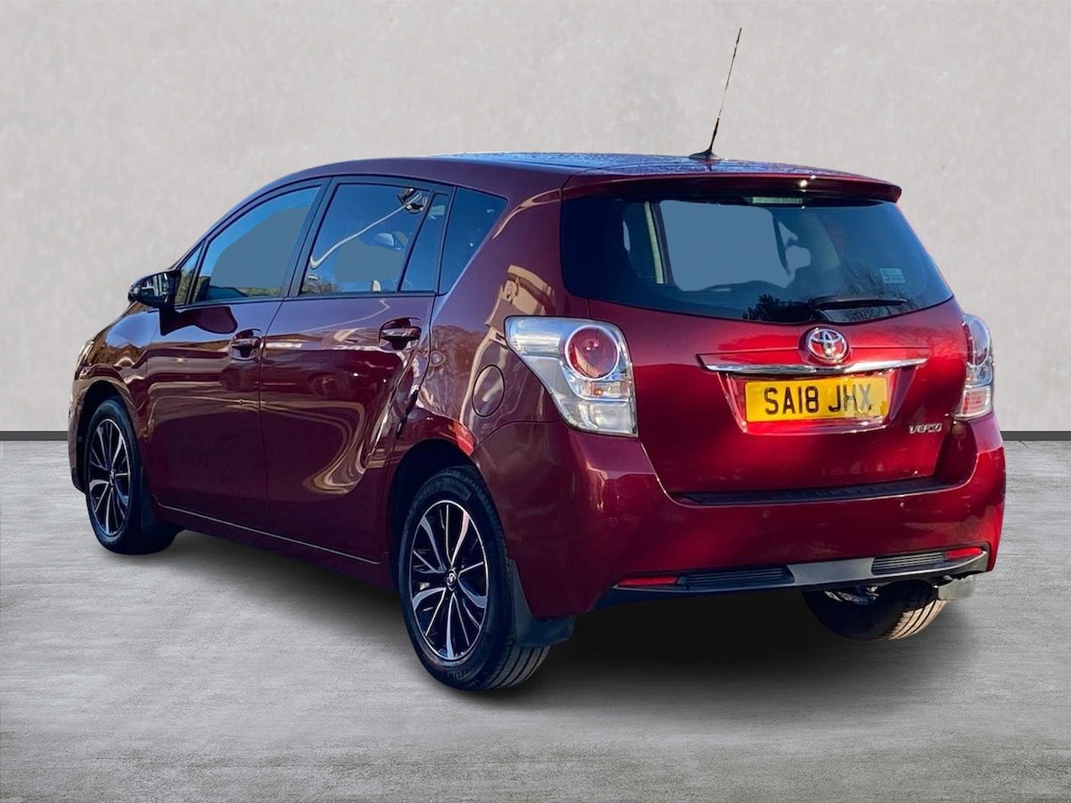 Used Toyota Verso 2018 for sale - 76924594: Photo 2