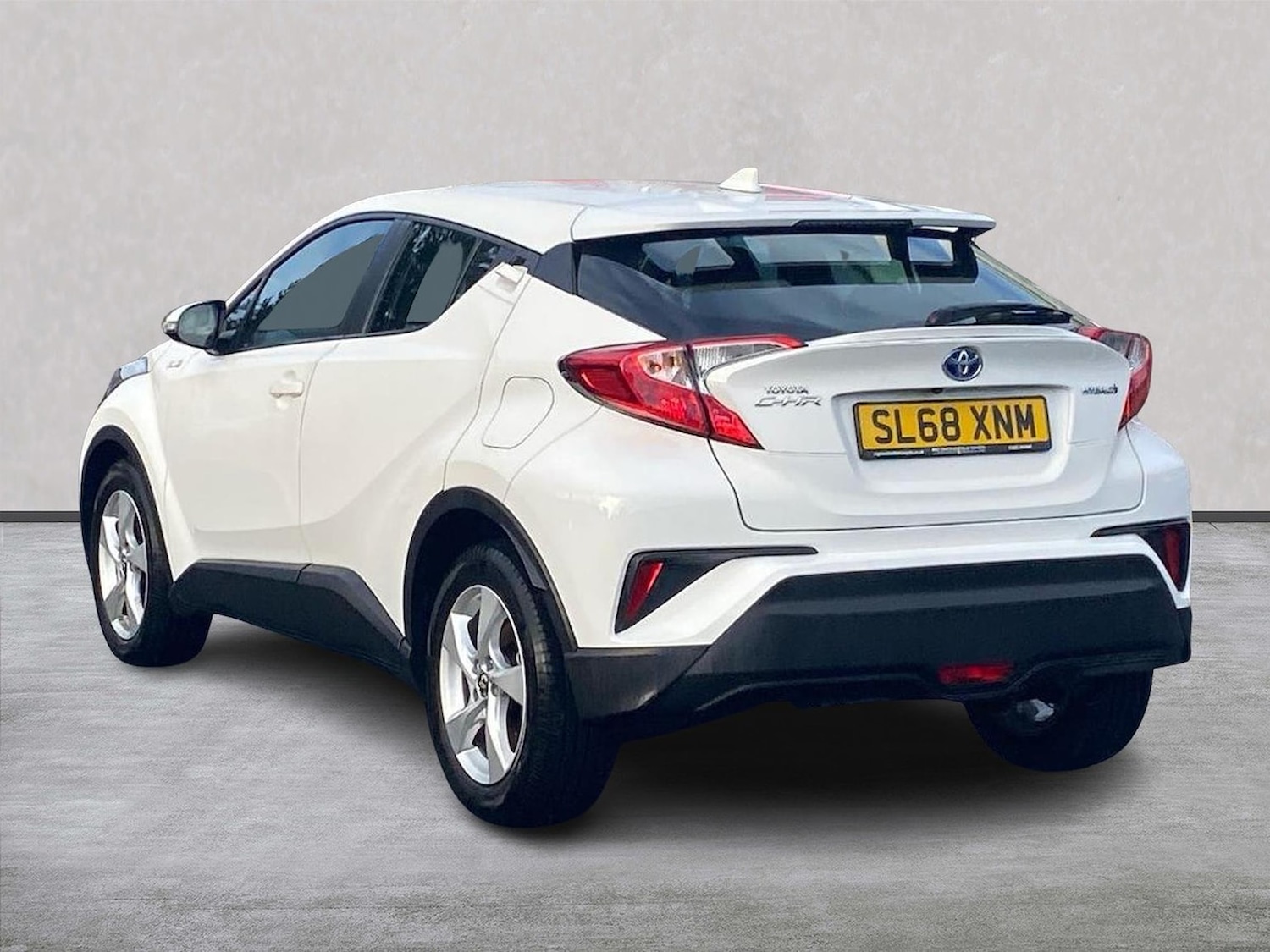 Used Toyota C-HR 2018 for sale - 76897073: Photo 2