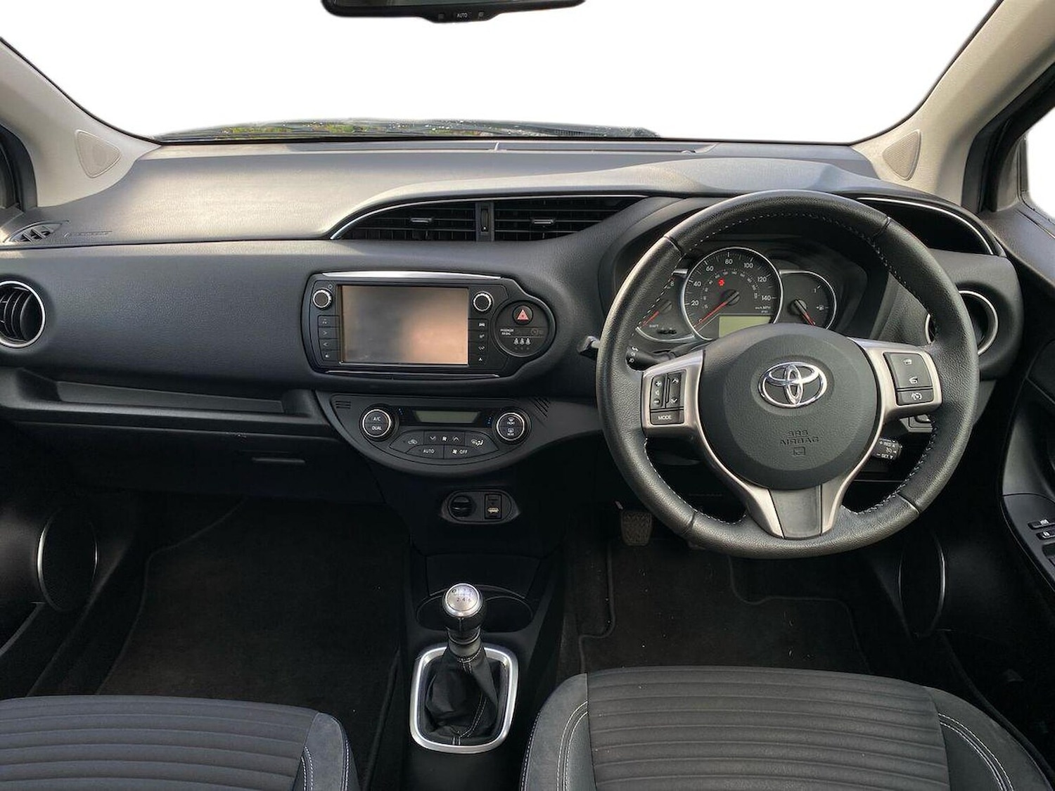 Used Toyota Yaris 2014 for sale - 76611614: Photo 8