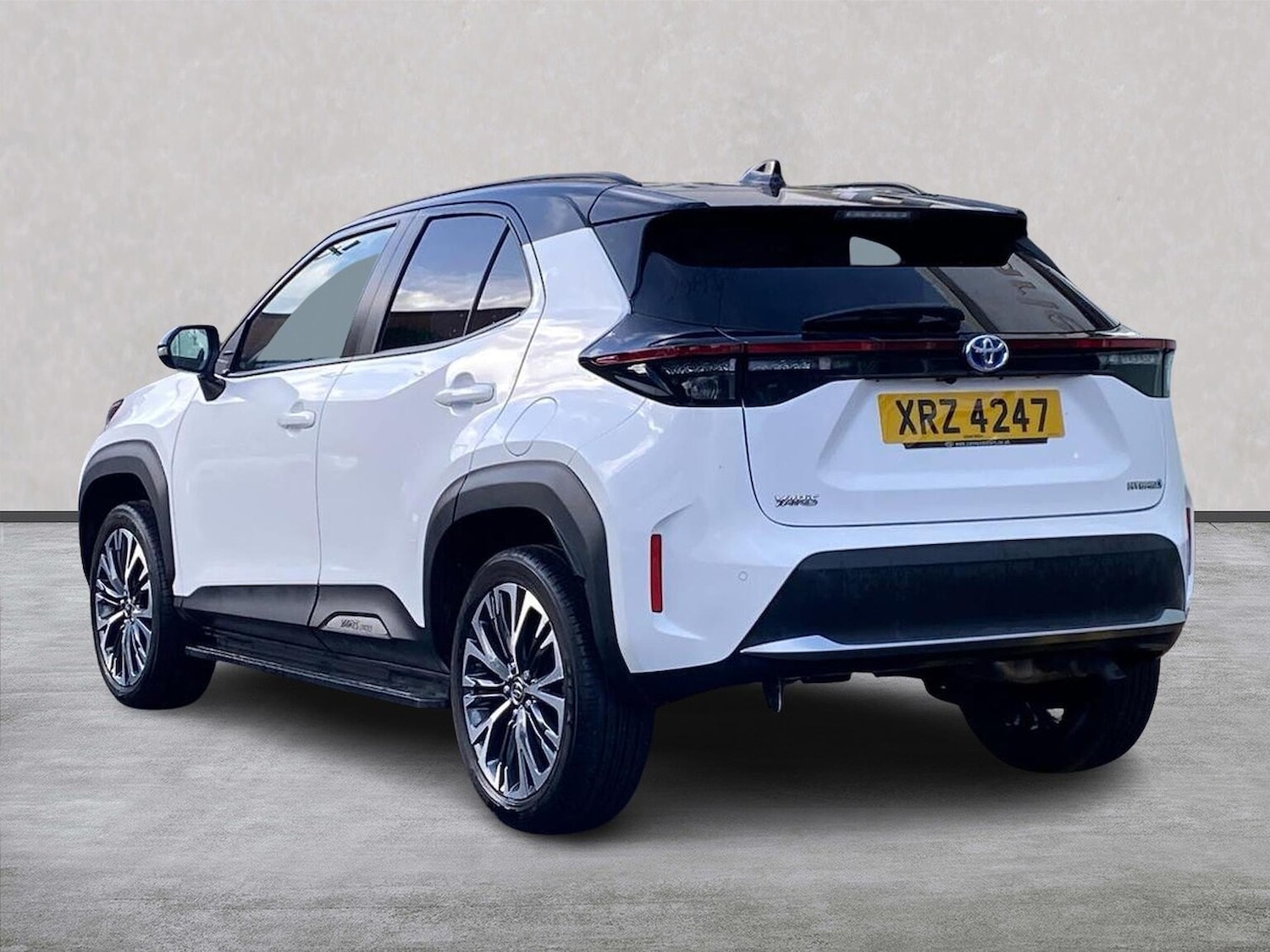 Used Toyota Yaris Cross 2023 for sale - 77896253: Photo 2