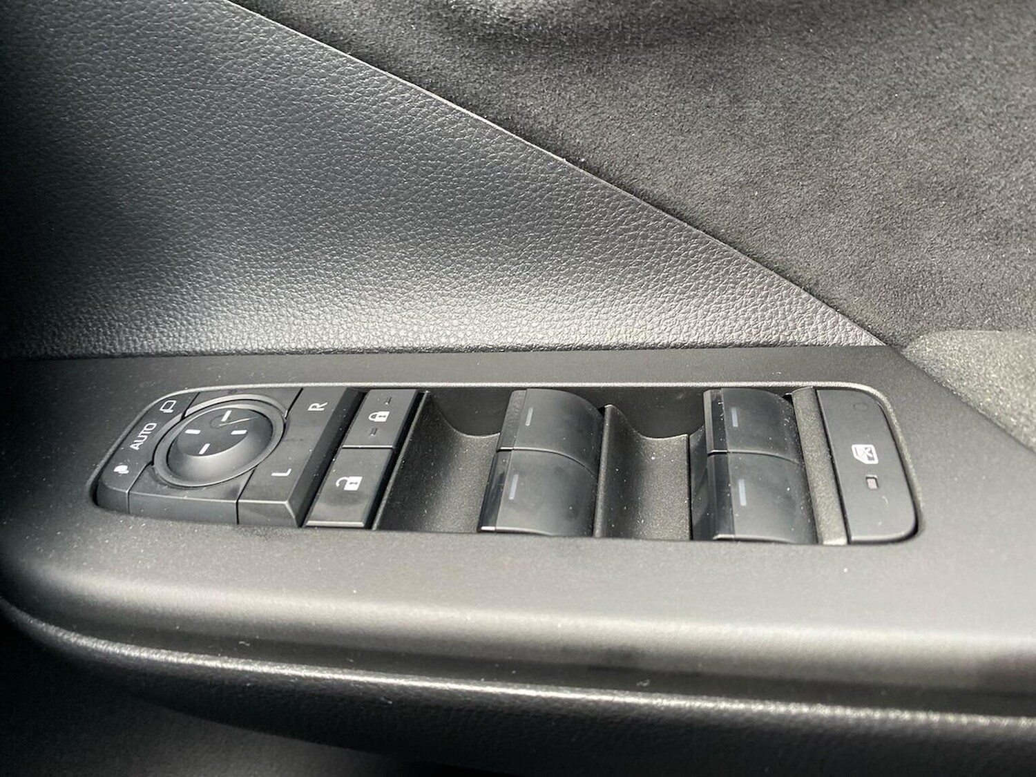 Used Toyota C-HR 2025 for sale - 77487678: Photo 21