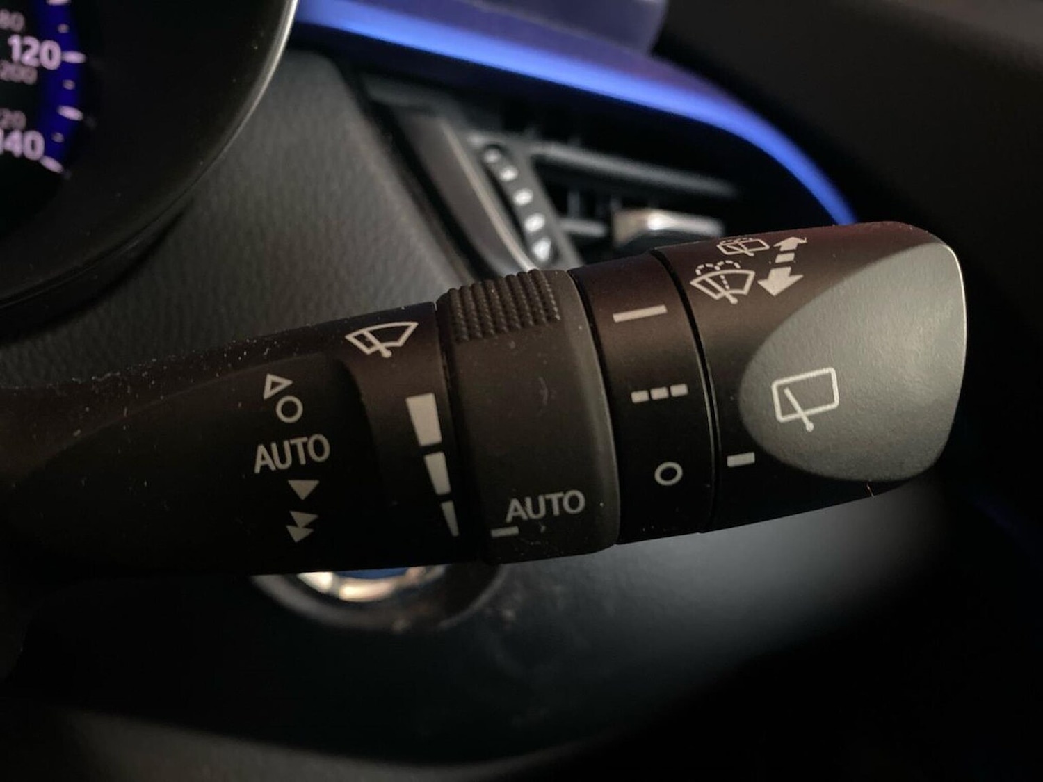 Used Toyota C-HR 2018 for sale - 76830744: Photo 28