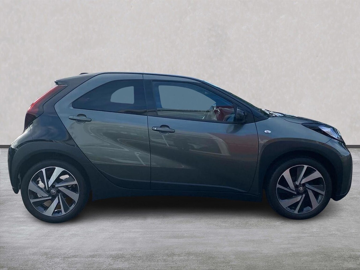 Used Toyota Aygo X 2023 for sale - 75987669: Photo 3