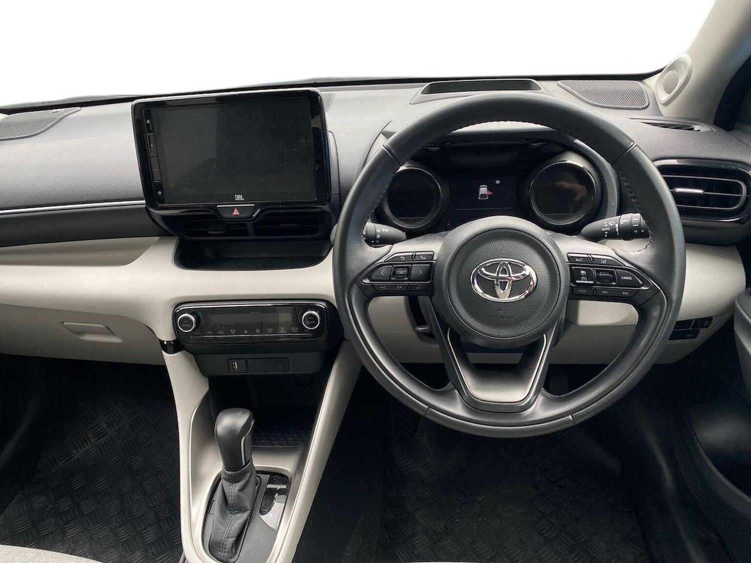 Used Toyota Yaris 2023 for sale - 76455194: Photo 9