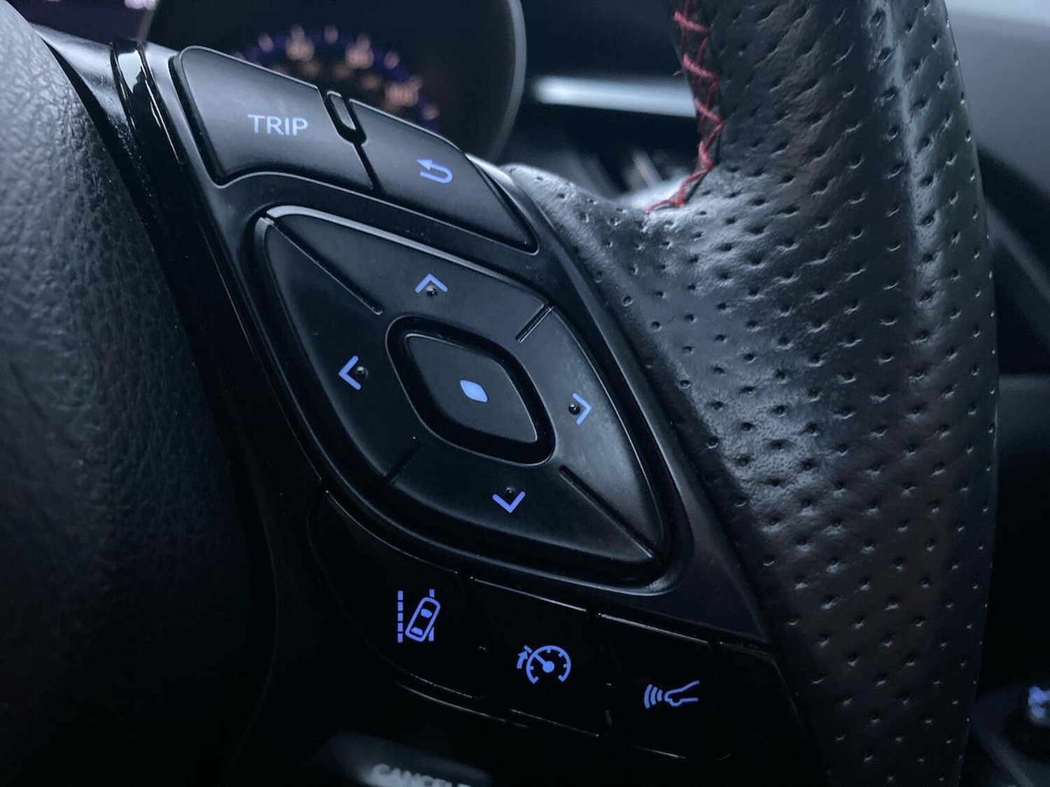 Used Toyota C-HR 2023 for sale - 76884999: Photo 25