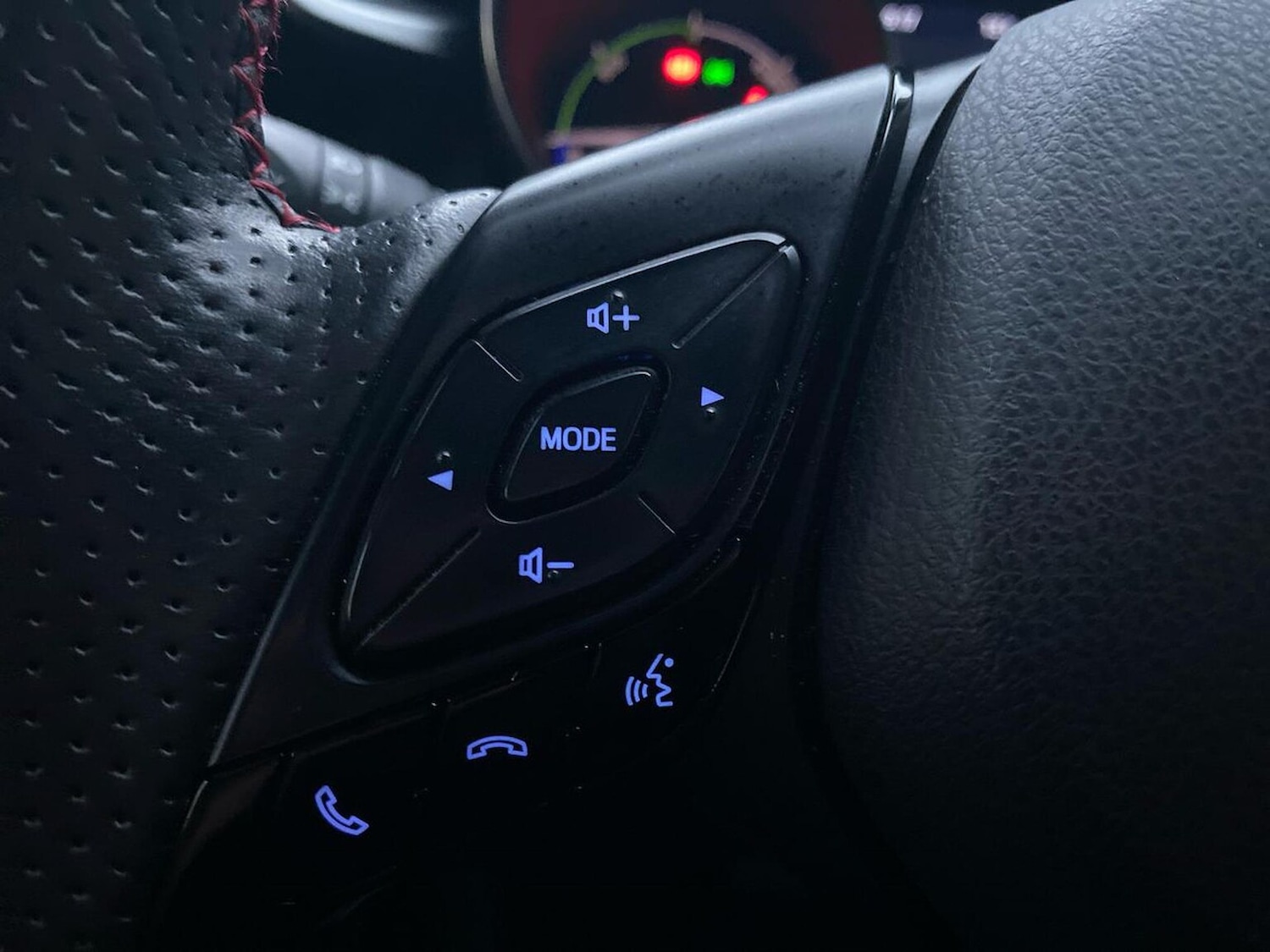 Used Toyota C-HR 2023 for sale - 76884999: Photo 26