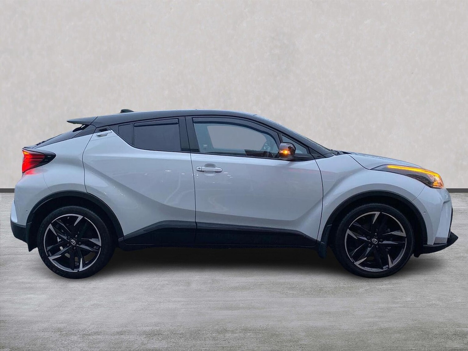 Used Toyota C-HR 2023 for sale - 76884999: Photo 3