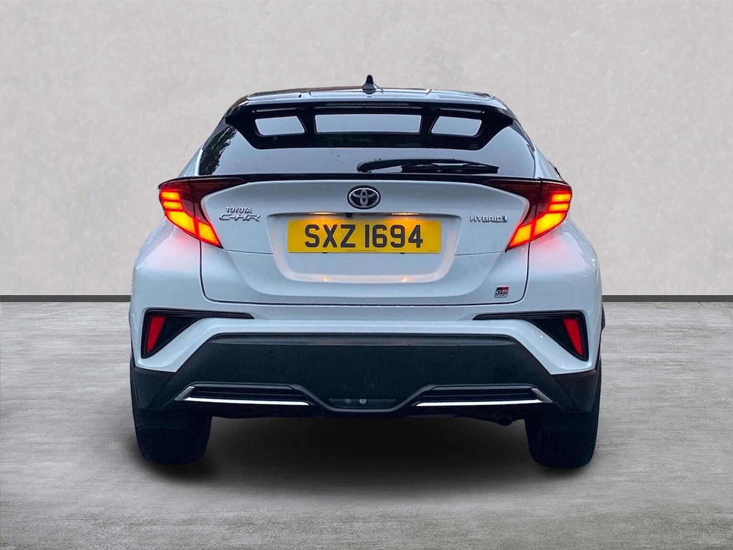 Used Toyota C-HR 2023 for sale - 76884999: Photo 4