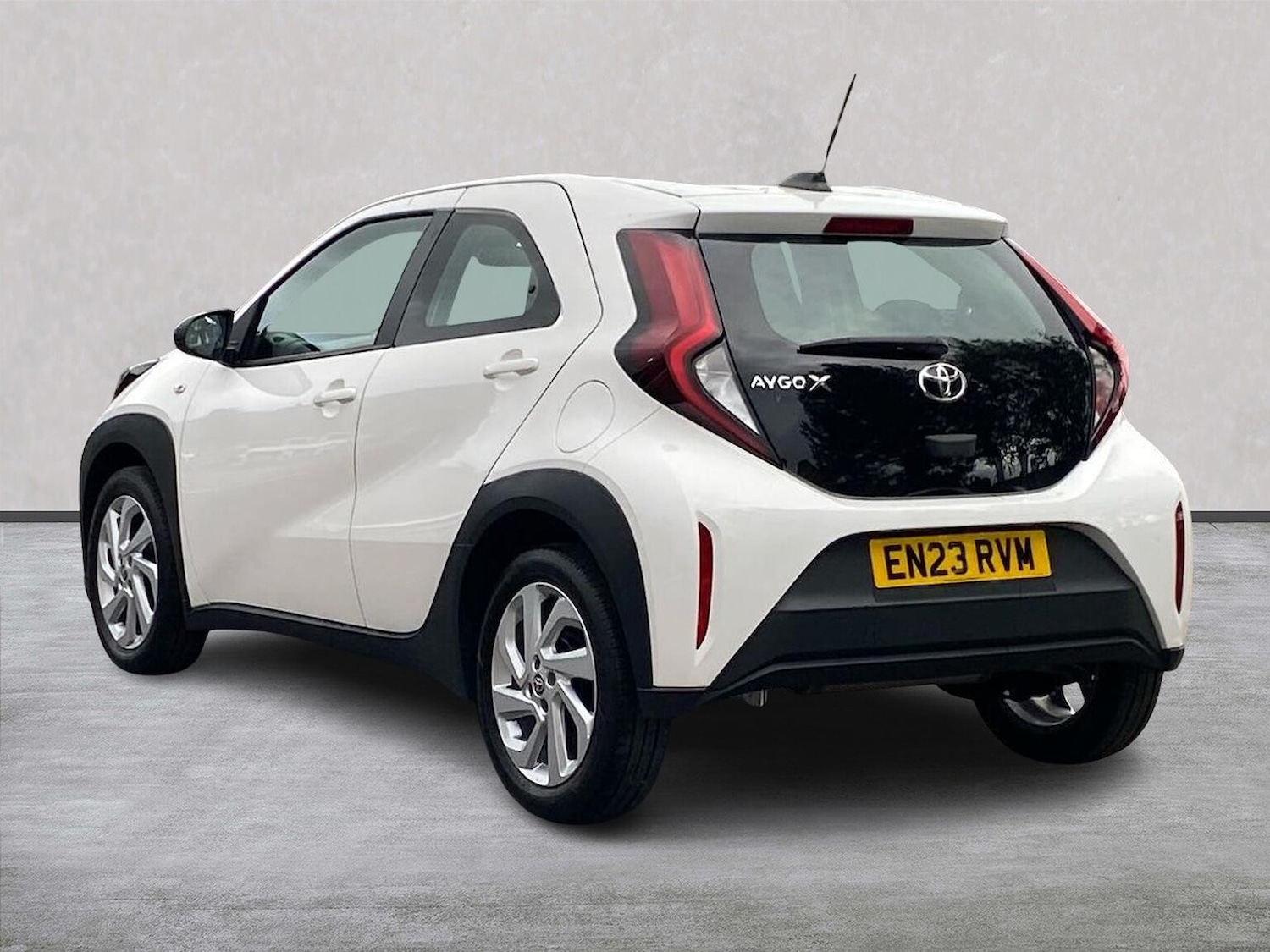 Used Toyota Aygo X 2023 for sale - 76142885: Photo 2