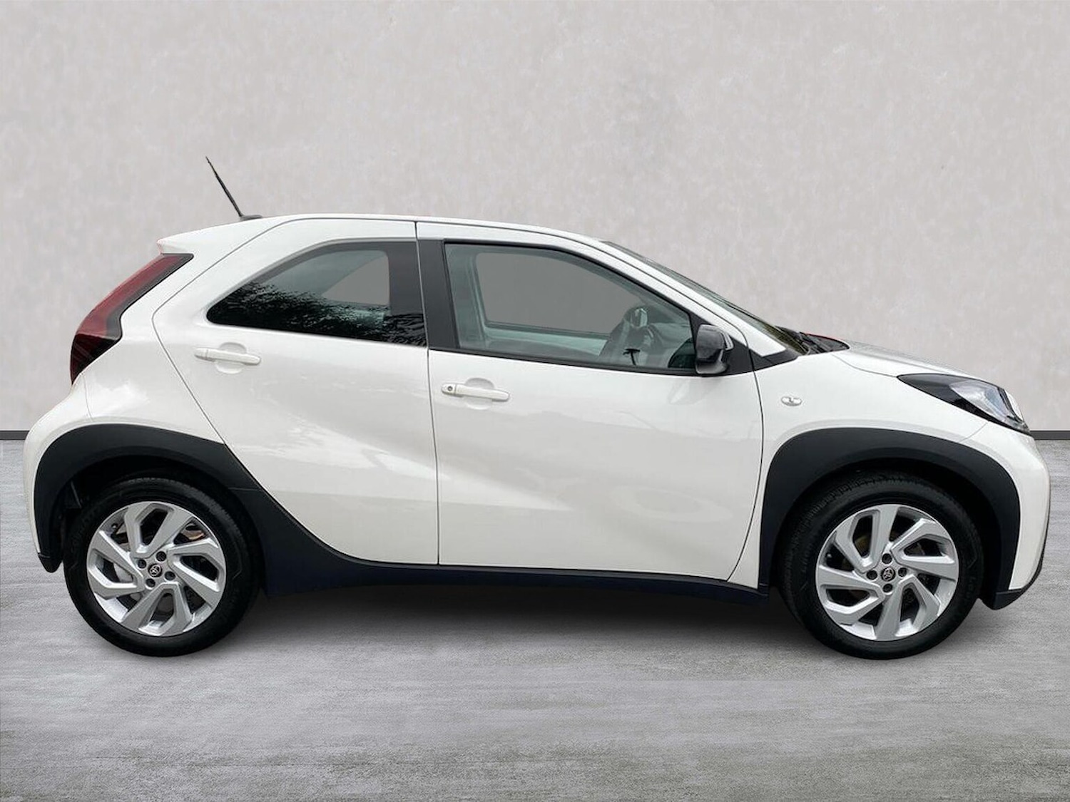 Used Toyota Aygo X 2023 for sale - 76142885: Photo 3