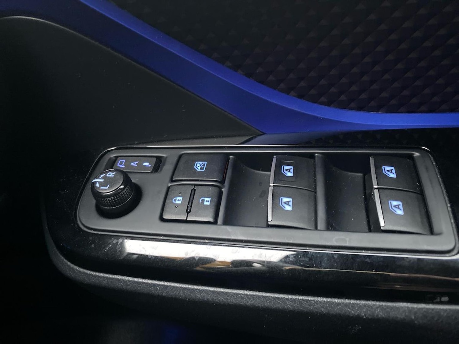 Used Toyota C-HR 2018 for sale - 76437240: Photo 21