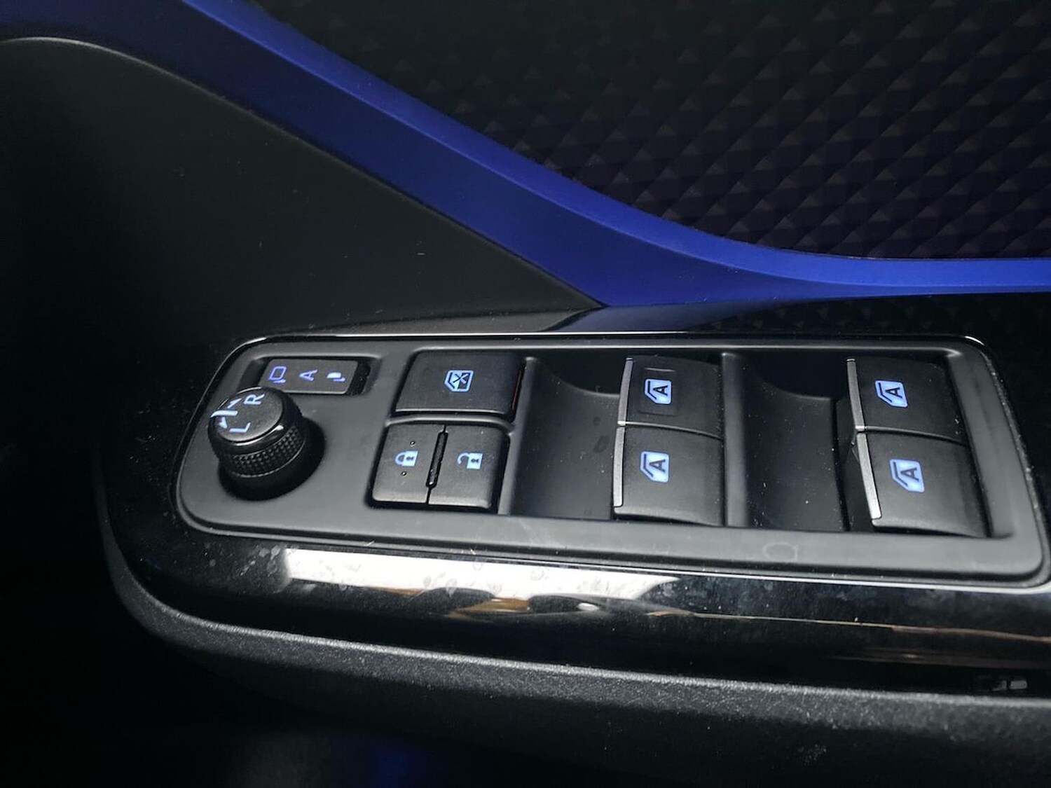 Used Toyota C-HR 2018 for sale - 76681692: Photo 21