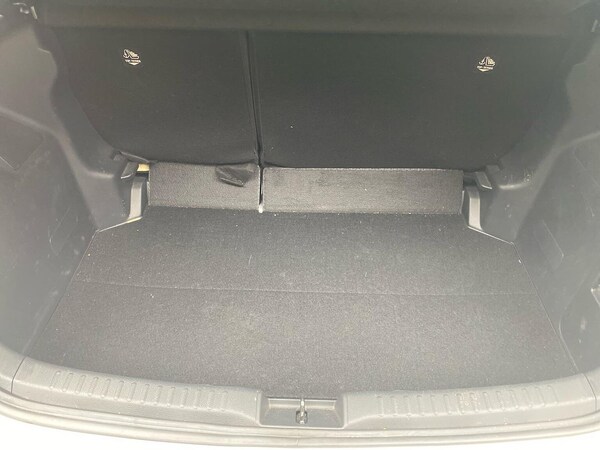 Used Toyota Yaris 2023 for sale - 76263329: Photo 17
