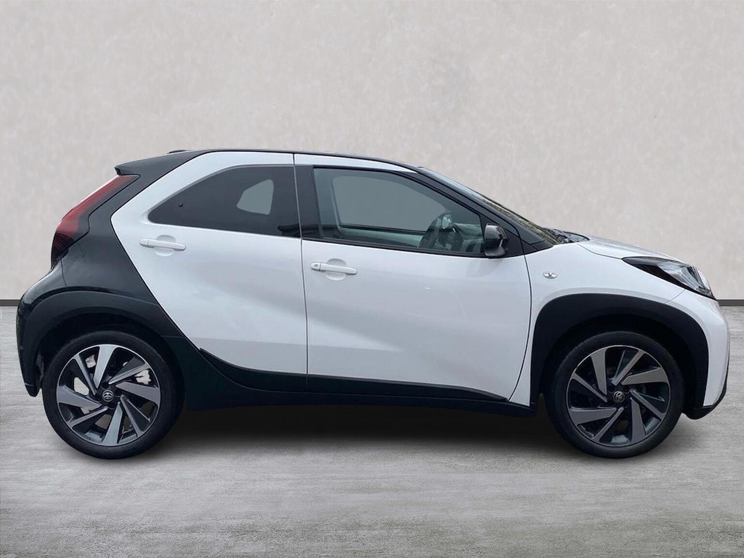 Used Toyota Aygo X 2023 for sale - 76464714: Photo 3