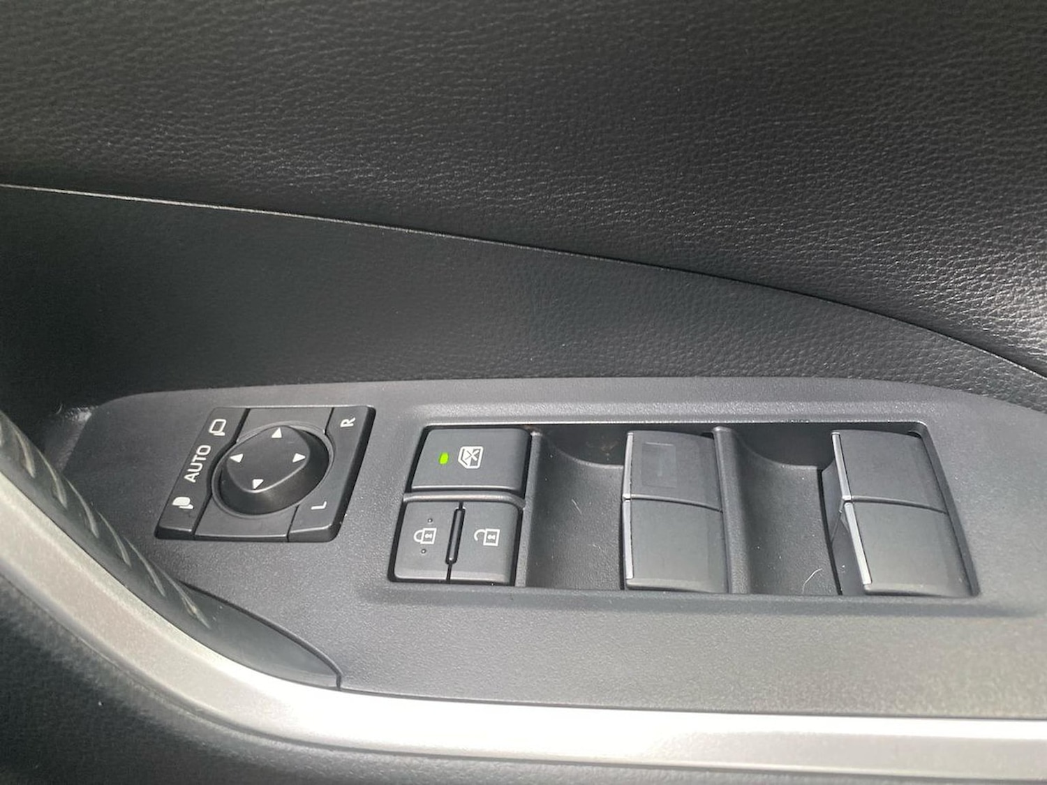 Used Toyota RAV4 2020 for sale - 76877981: Photo 21