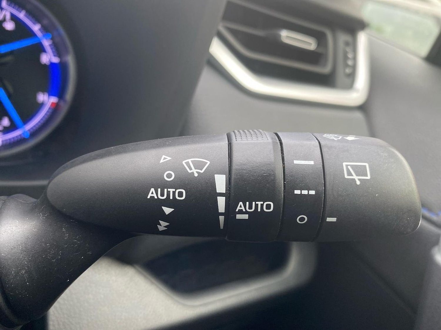 Used Toyota RAV4 2020 for sale - 76877981: Photo 27