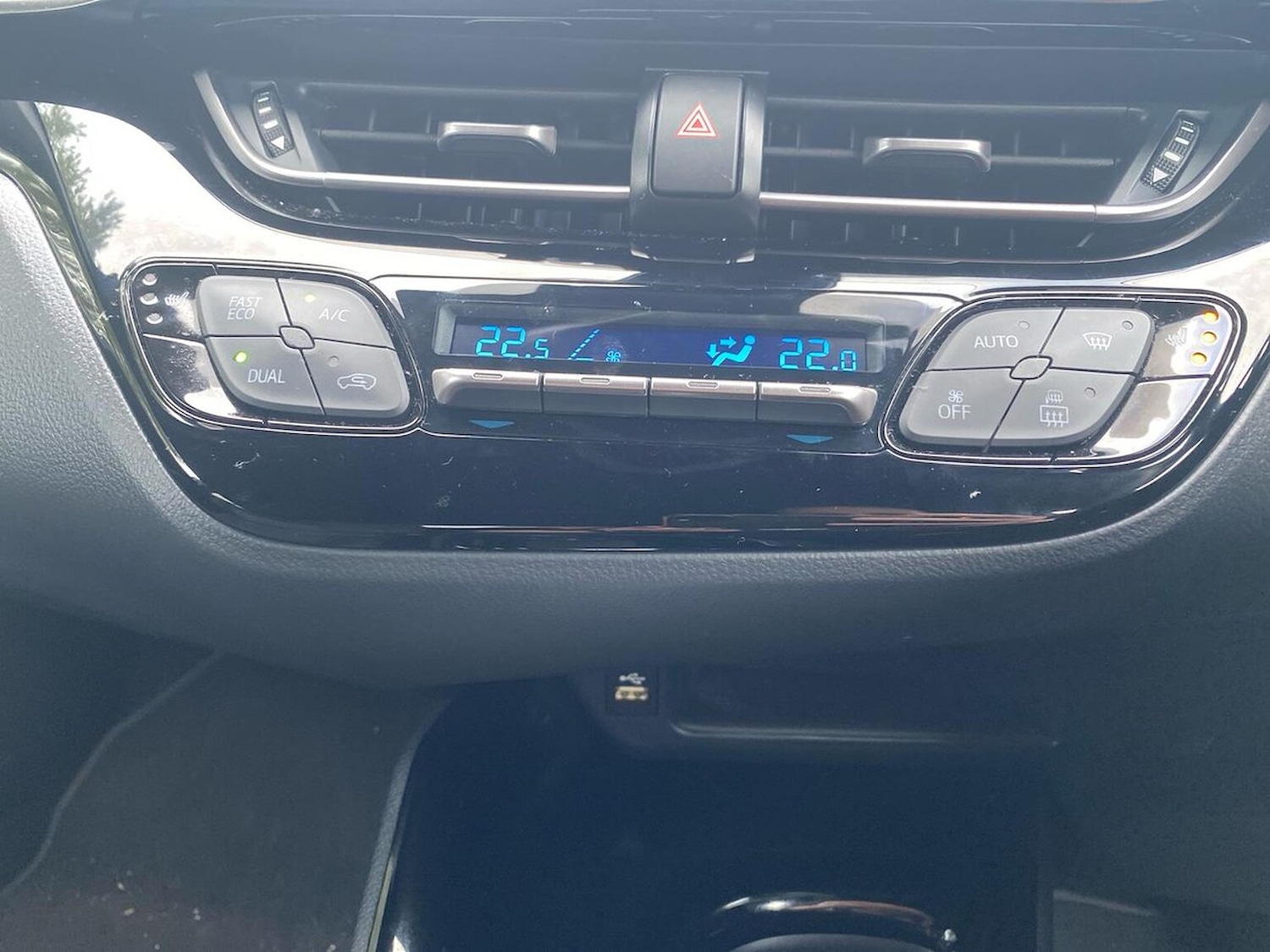 Used Toyota C-HR 2023 for sale - 76324533: Photo 12