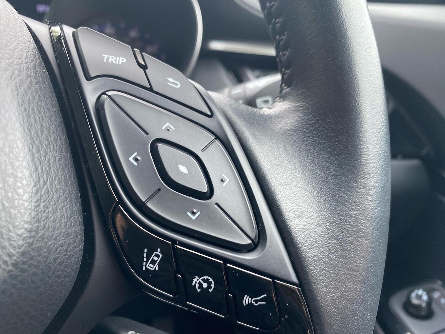 Used Toyota C-HR 2023 for sale - 76324533: Photo 24