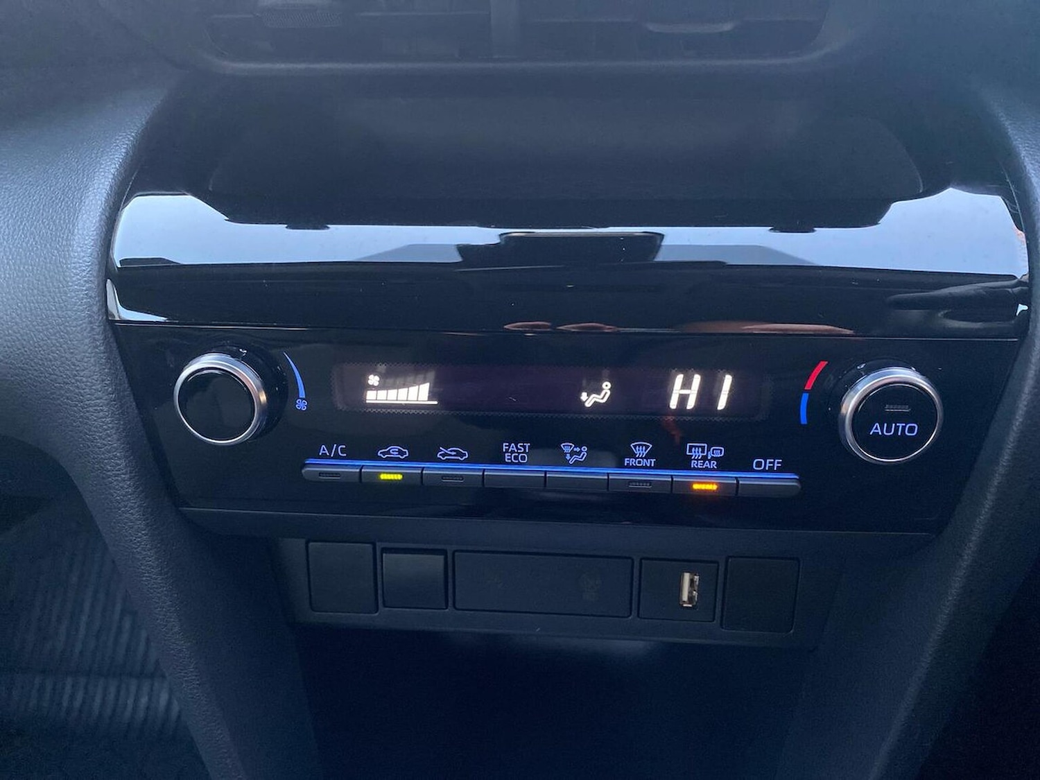 Used Toyota Yaris Cross 2024 for sale - 76751930: Photo 12