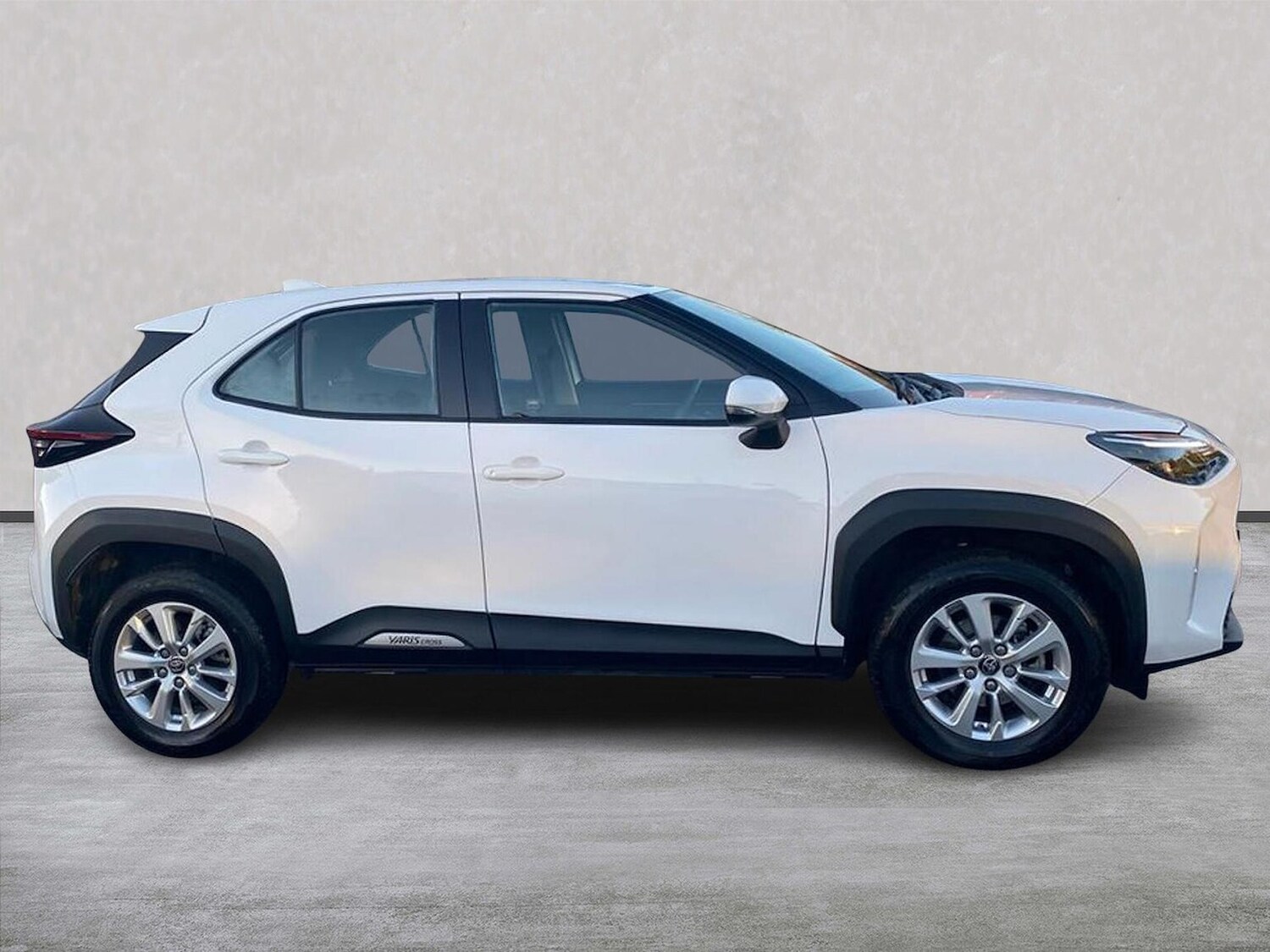 Used Toyota Yaris Cross 2024 for sale - 76751930: Photo 3