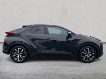 Used Toyota C-HR 2025 for sale - 76292999: Photo 3