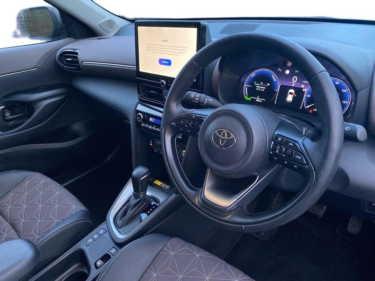 Used Toyota Yaris Cross 2024 for sale - 76830743: Photo 15