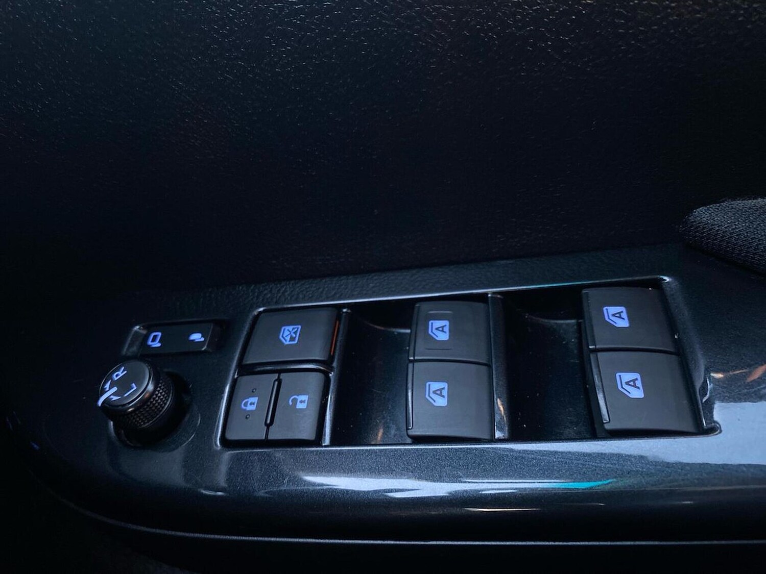 Used Toyota Hilux 2023 for sale - 77487650: Photo 21