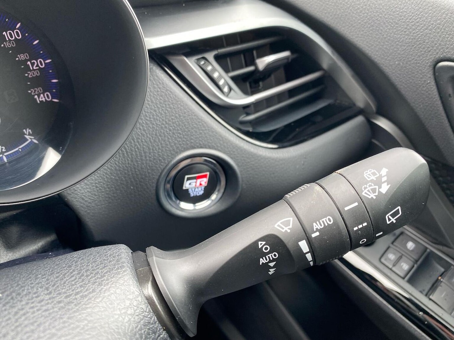 Used Toyota C-HR 2023 for sale - 78192883: Photo 28