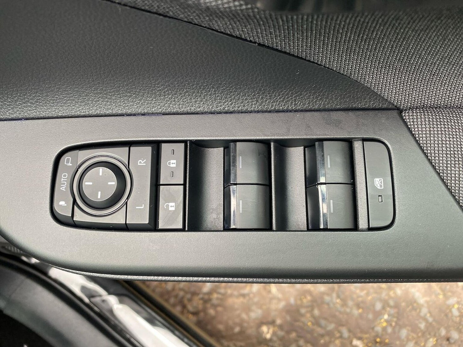 Used Toyota C-HR 2025 for sale - 77980068: Photo 21