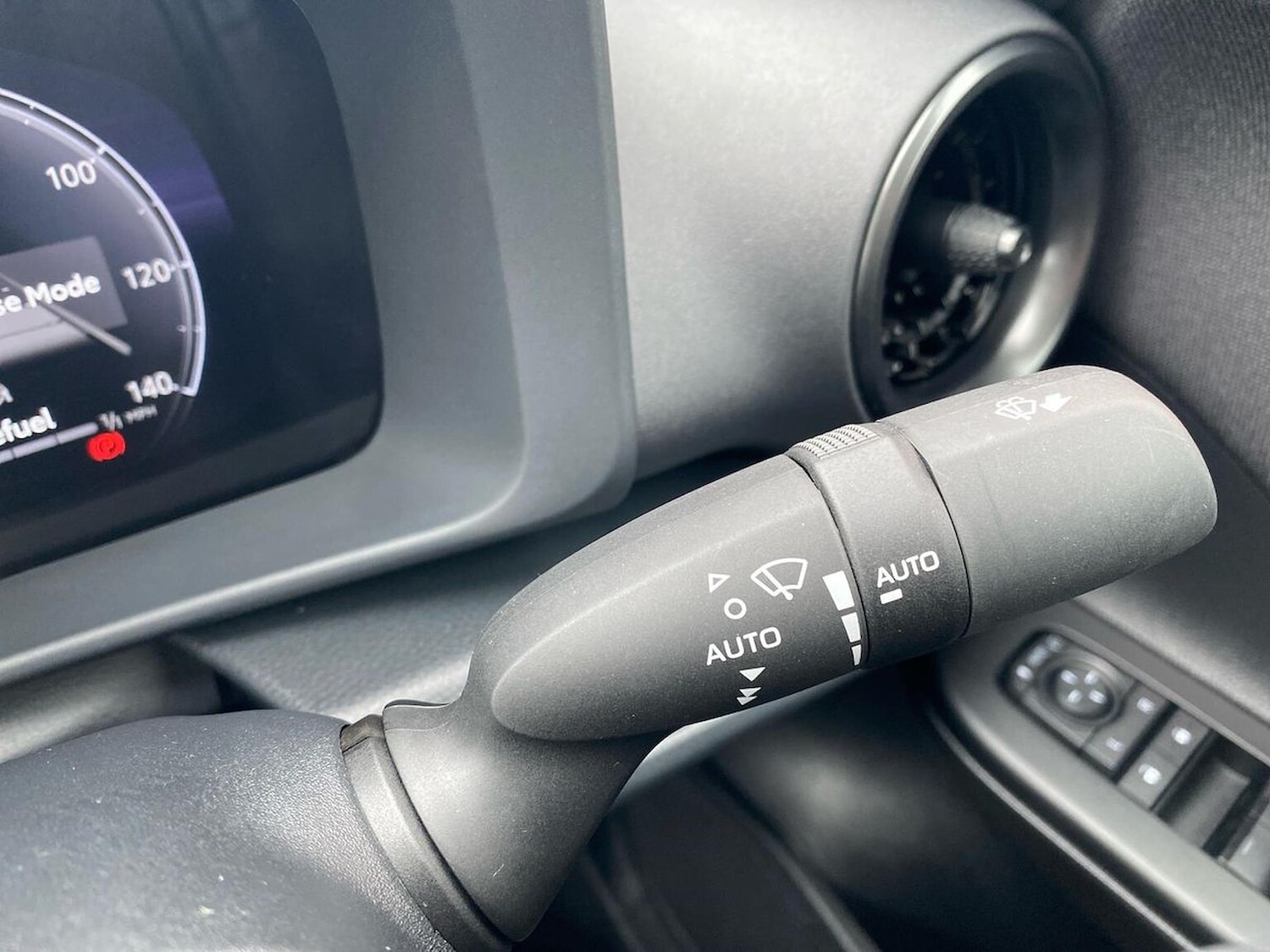 Used Toyota C-HR 2025 for sale - 77980068: Photo 26