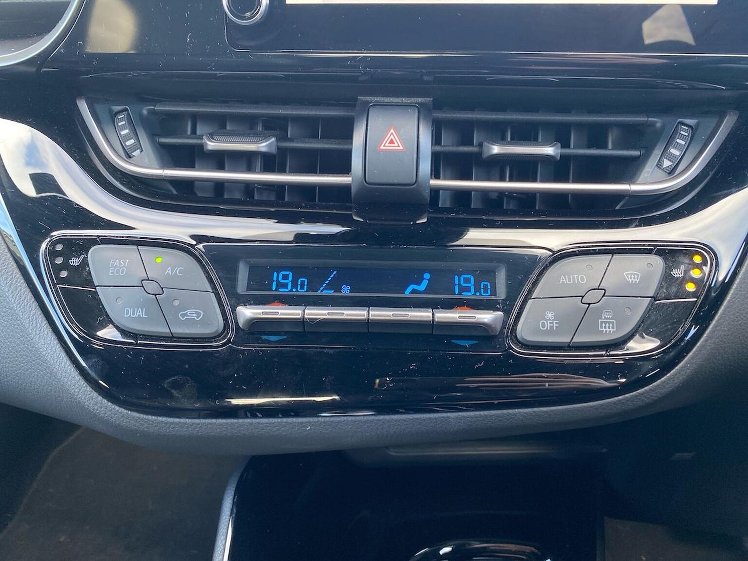 Used Toyota C-HR 2022 for sale - 76392444: Photo 12