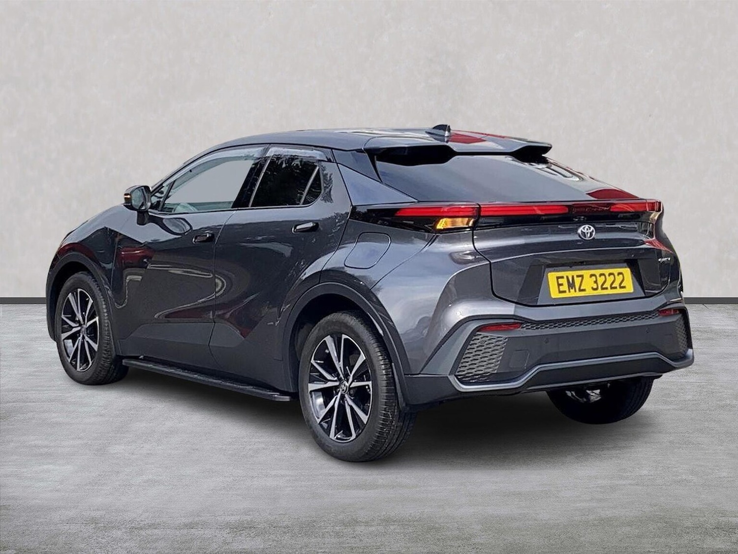 Used Toyota C-HR 2024 for sale - 76313859: Photo 2