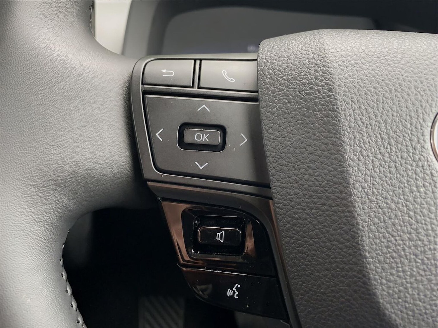 Used Toyota C-HR 2024 for sale - 76313859: Photo 25