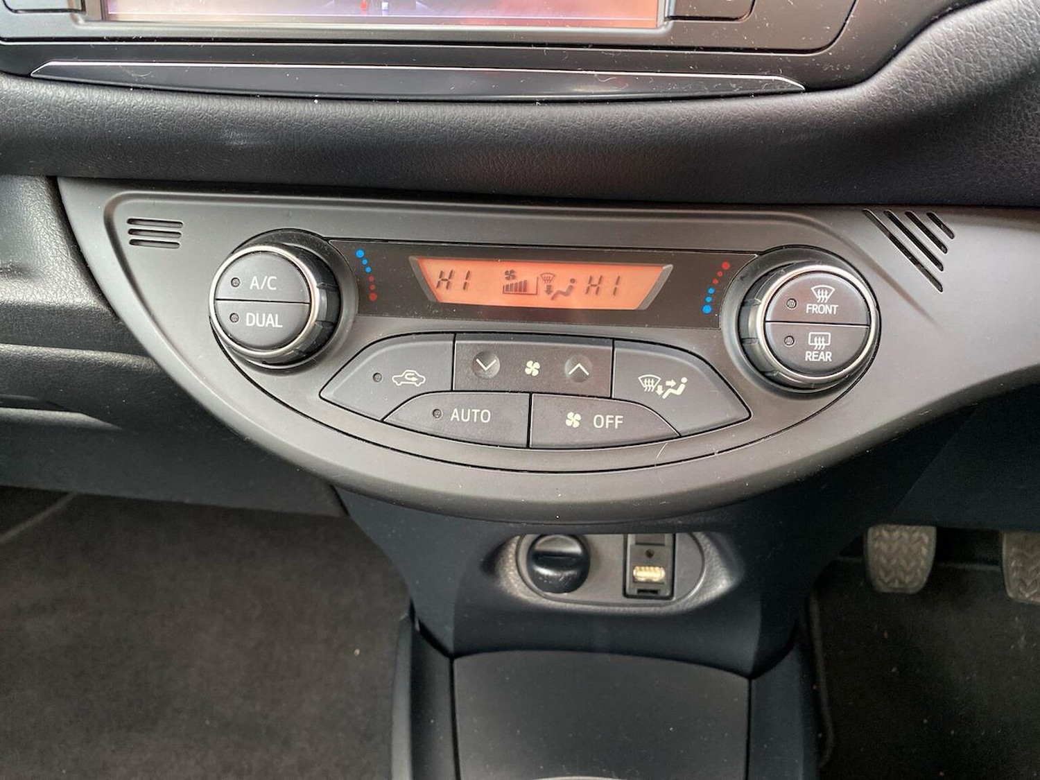 Used Toyota Yaris 2014 for sale - 76392443: Photo 12