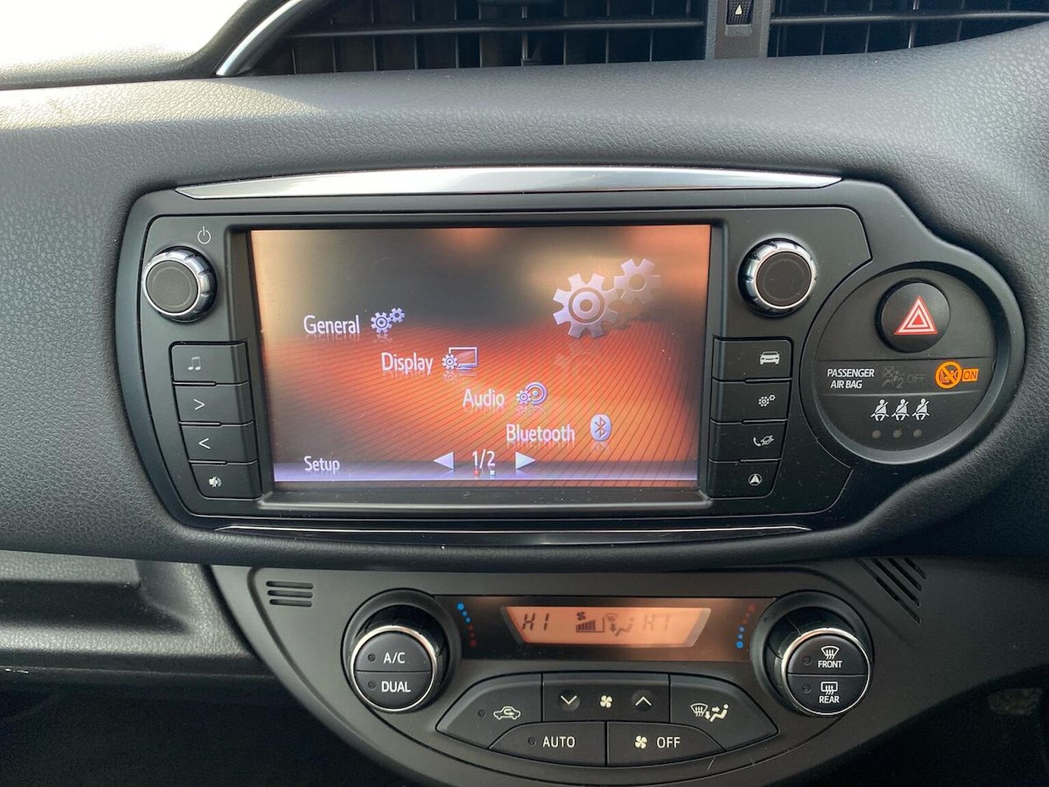 Used Toyota Yaris 2014 for sale - 76392443: Photo 24