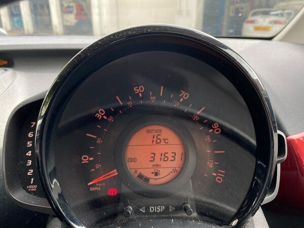 Used Toyota AYGO 2018 for sale - 76198355: Photo 10