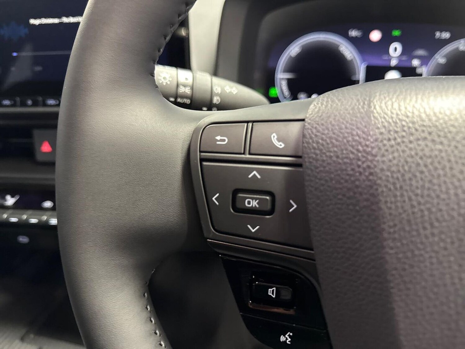 Used Toyota C-HR 2025 for sale - 76884998: Photo 24